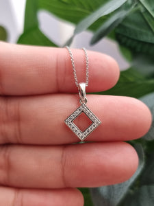 Pendant with White Diamonds in a Square Shape | Fête Jubilee III