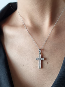 A Diamond Cross Pendant | Christianity I