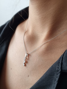 Zig-Zag Pendant with Round White Diamonds of Various Sizes | Fête Jubilee XVII