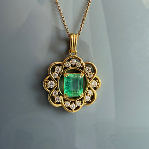 18K Gold Pendant with 1.68 cts Colombian Emerald and White Natural Diamonds